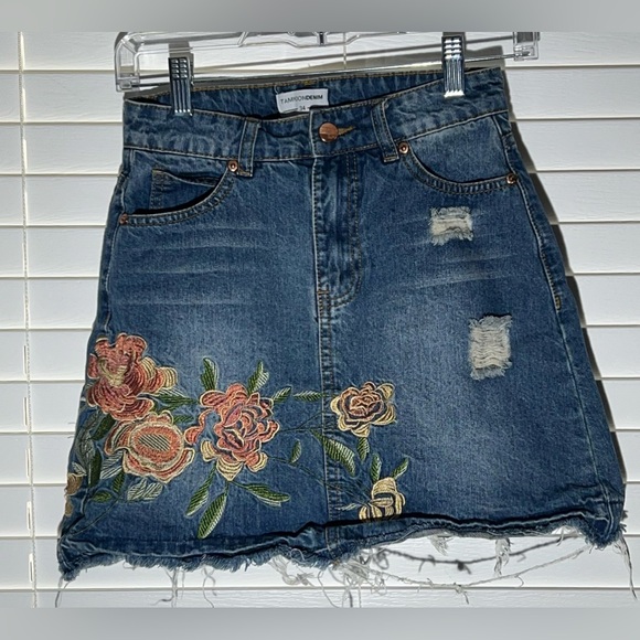 Super Cute Floral Embroidery Tamnoon Denim Skirt size 34 (us 2) Youth - Picture 1 of 15